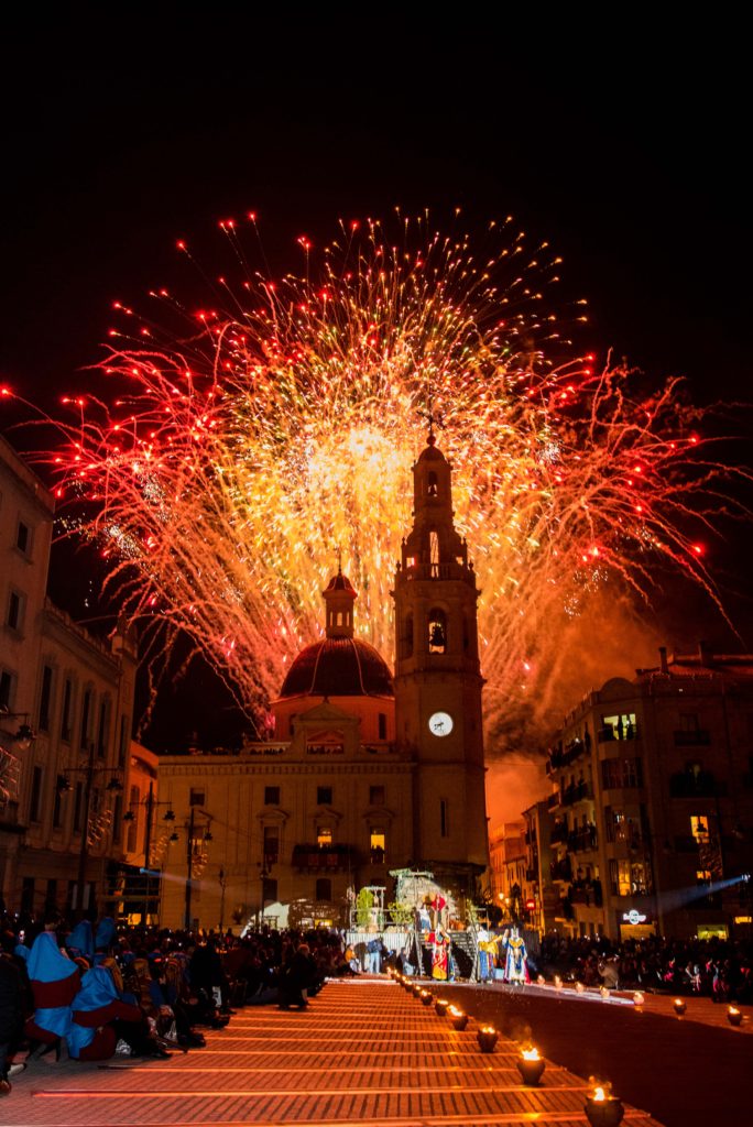 Un espectacular castillo de fuegos artificiales ha acompañado el acto / Foto: PST Fotografía (Pau Sanchis Tarrazó) 