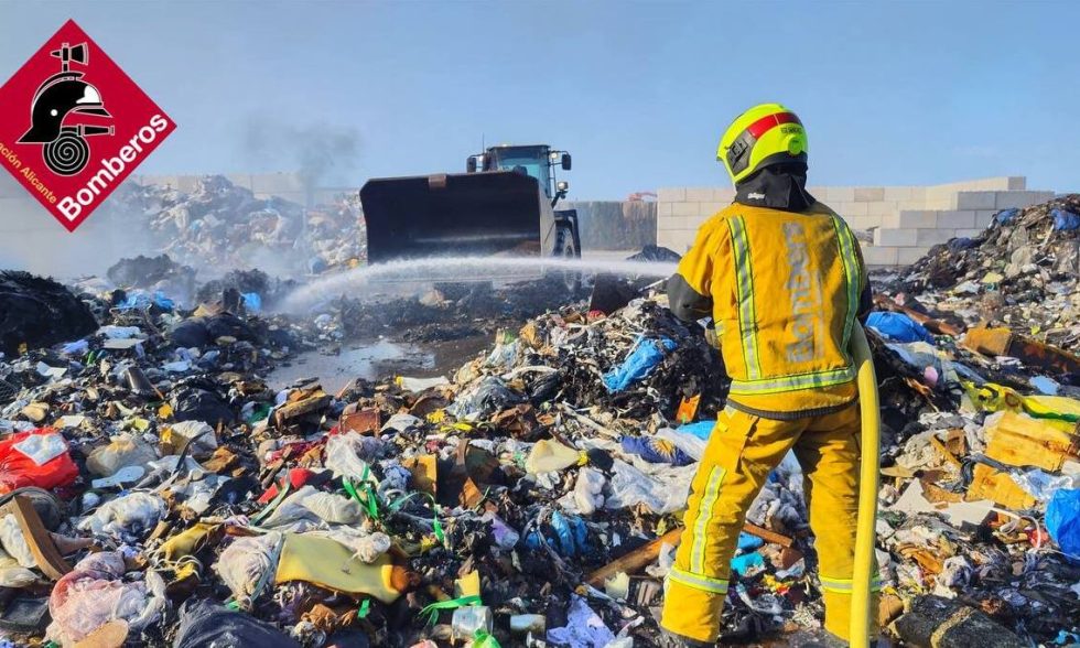 Incendio Planta Reciclaje Villena